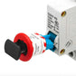 Bloqueo de breaker eléctrico azul de 11 mm - UBloqueo de breaker eléctrico azul de 11 mm instalado en un dispositivo - Underwork.clnderwork.cl