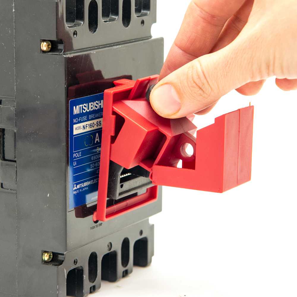 Sistema di Blocco Dell'interruttore Automatico a Vite Grande, 95.25mm x 63.50mm x 96.52mm, Rosso, Confezione da 6 Sistema di Blocco Dell'interruttore Automatico a Vite Grande, 95.25mm x 63.50mm x 96.52mm, Rosso, Confezione da 6